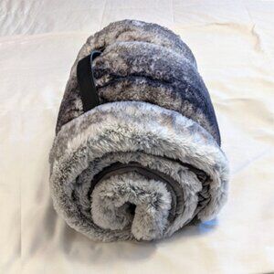 Mon Chateau Luxury Faux Fur Throw, Reversible Grey 60" x 70" + Carry sack - New